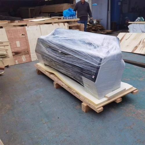 大幅面菲林打印機(jī)打包發(fā)往武漢，遠(yuǎn)程安裝