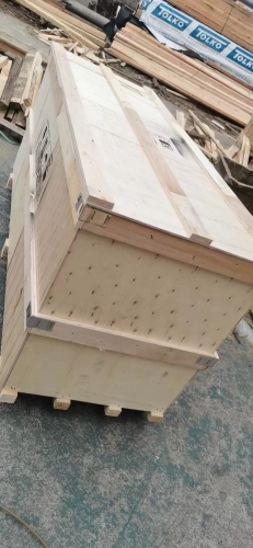 一臺(tái)全透明防水菲林打印機(jī)打包出口國外